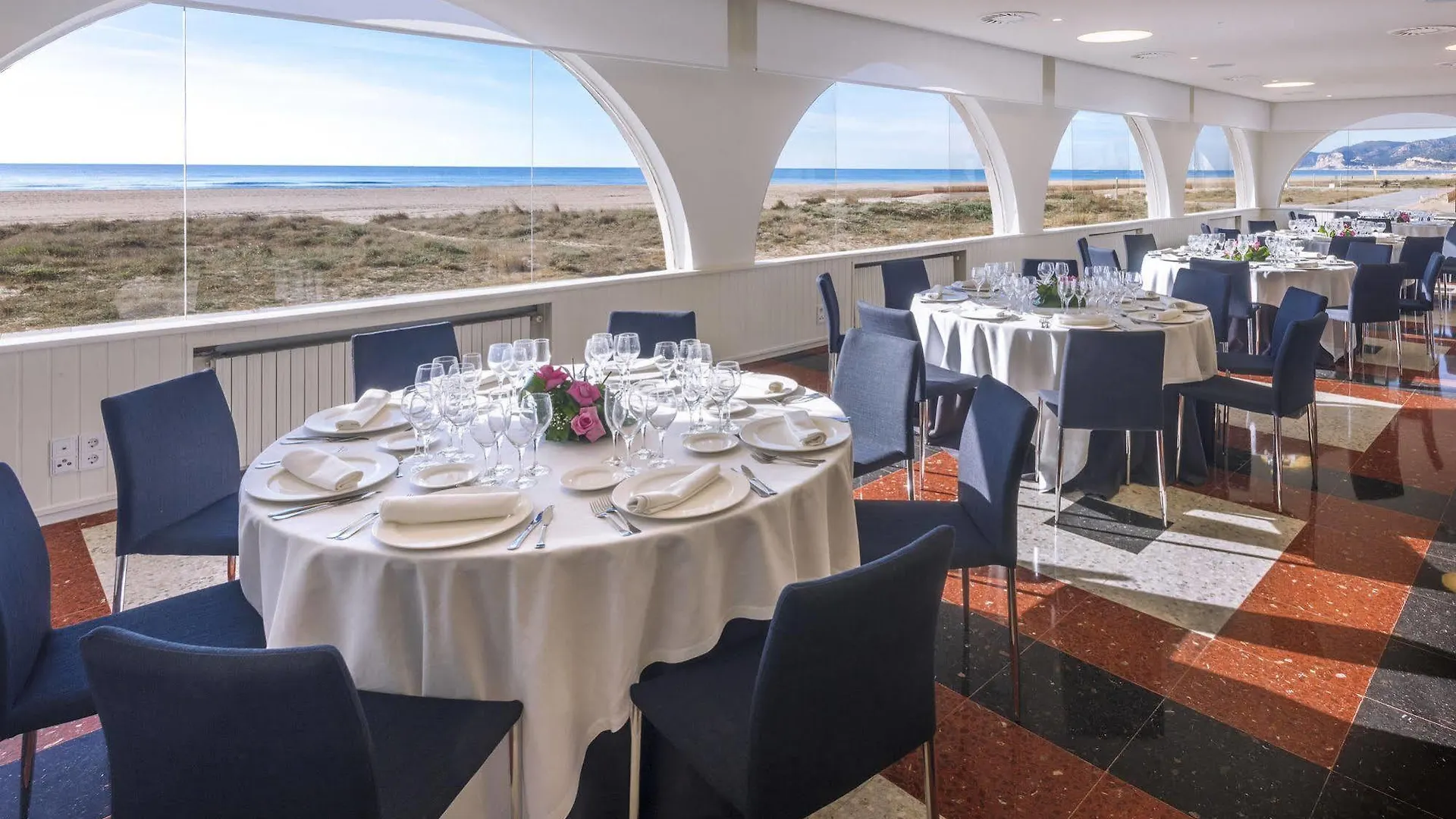 Hotel Playafels Castelldefels 4*,